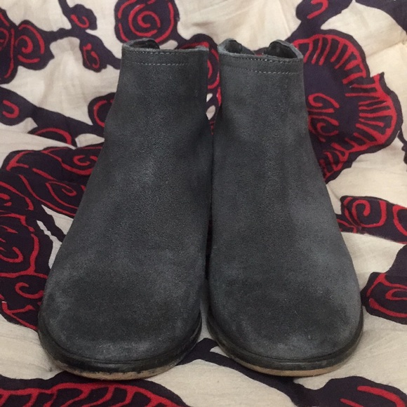 CHARLES DAVID gray block heels - Picture 3 of 6